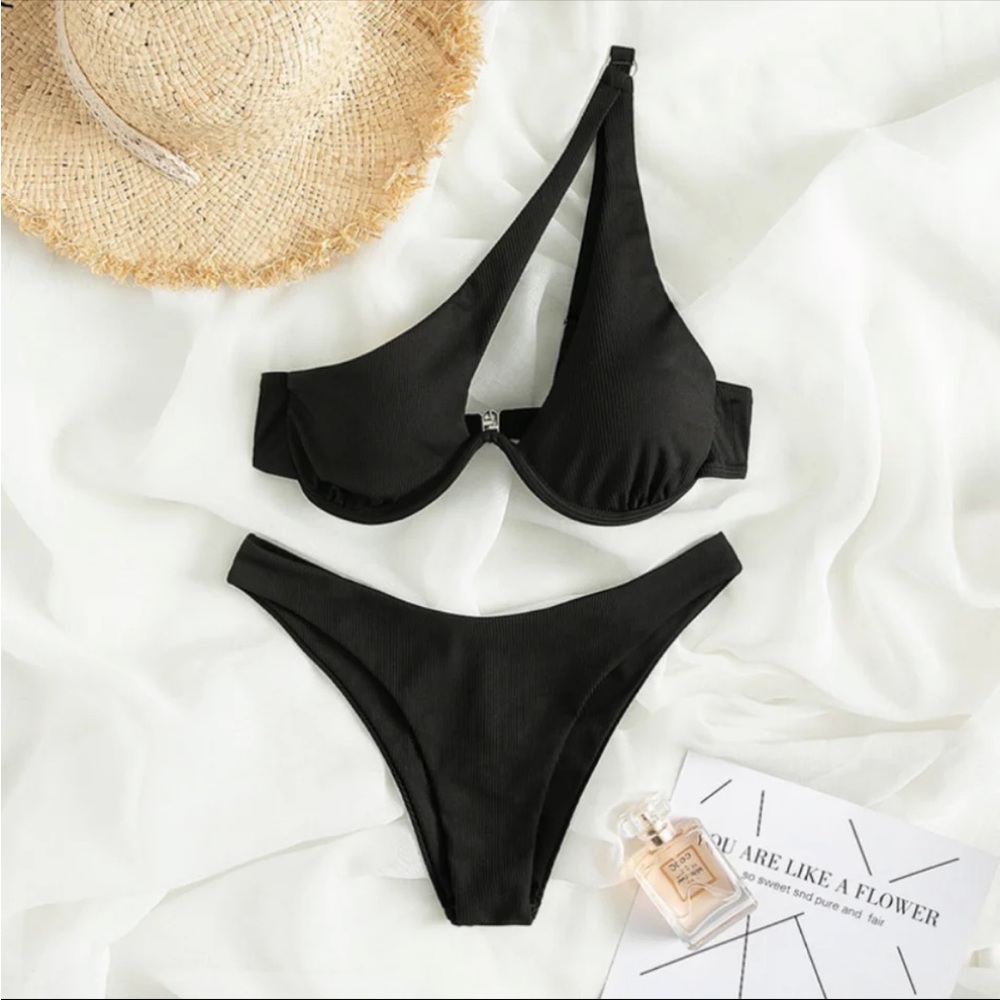 Asymmetric black minimalist 2 pieces bikini